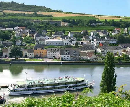 Weber ゲストハウス 3*